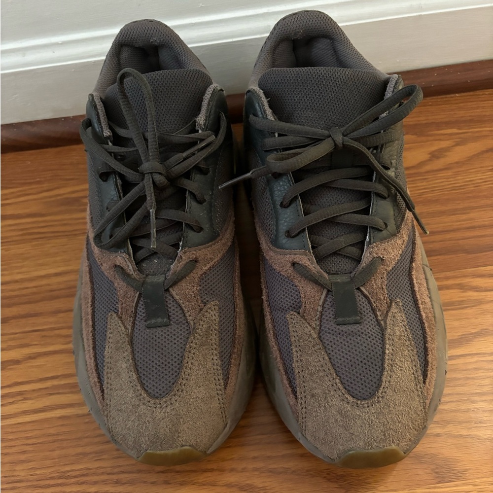 adidas Yeezy
Boost 700 "Mauve" sneakers SIZE 10.5
